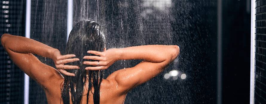 fare una doccia rinfrescante per combattere il caldo