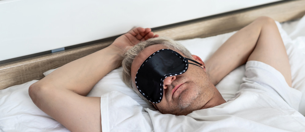 dormire con la mascherina porta benefici
